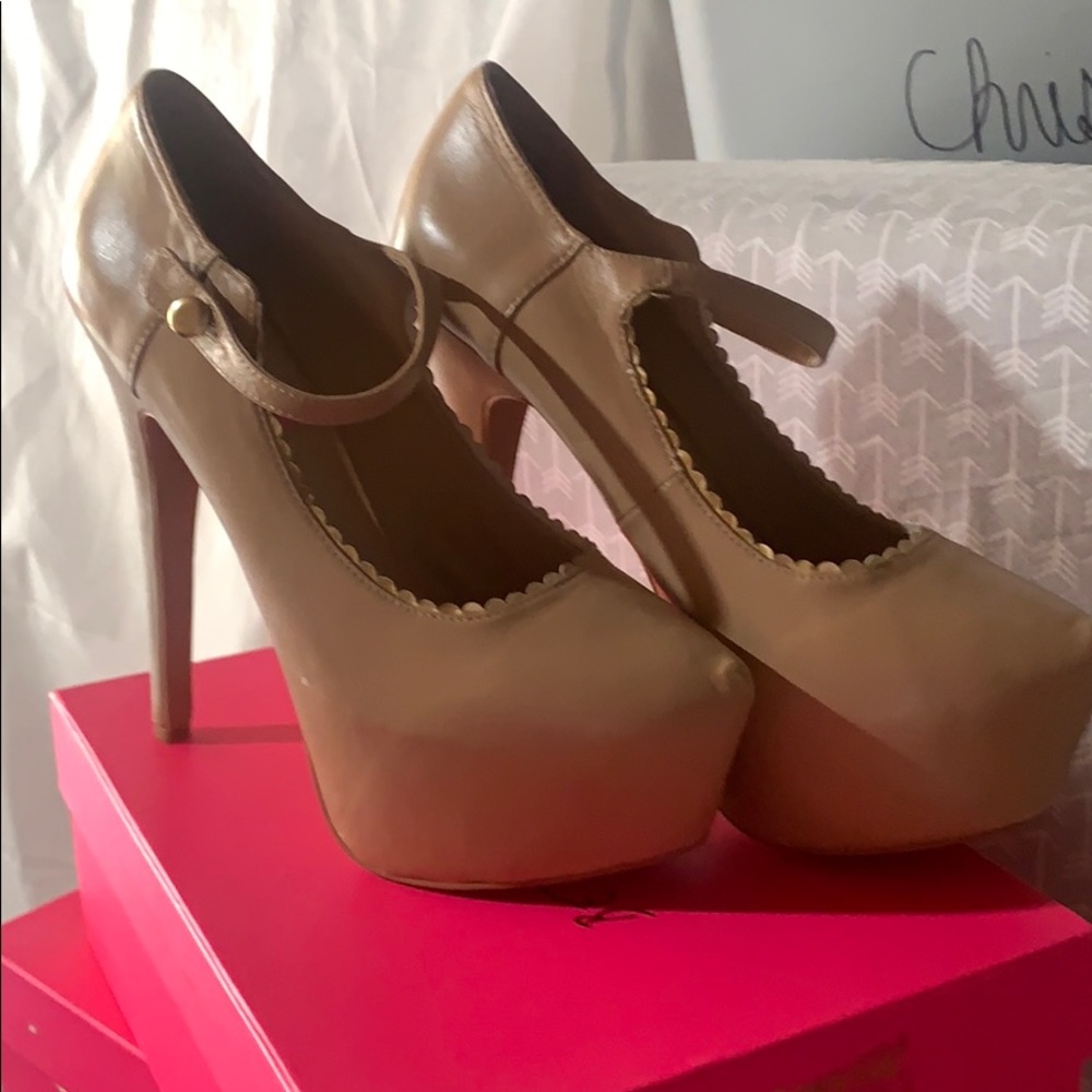 Betsey Johnson Ellaa